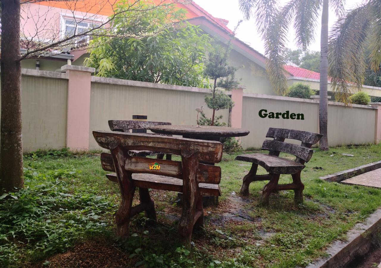 H2H - Cy Botani Vacation House Ipoh Exterior foto