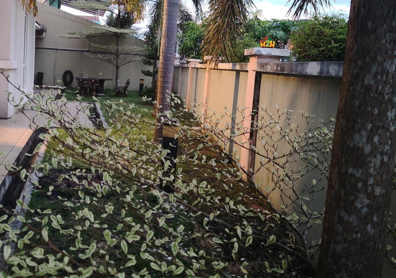 H2H - Cy Botani Vacation House Ipoh Exterior foto